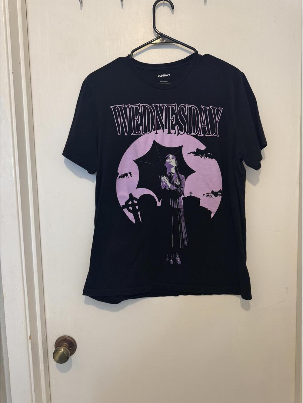 Old Navy Wednesday Graphic Black T-Shirt Large